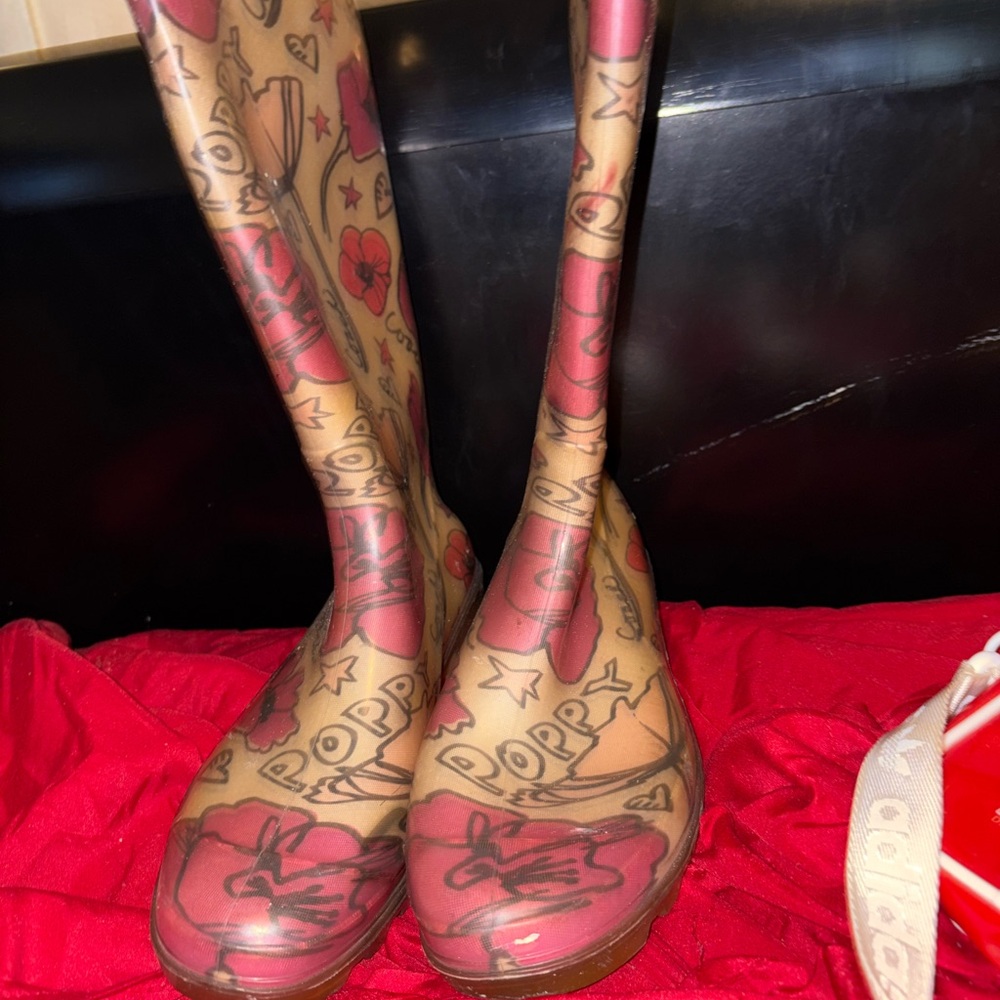 Coach Floral Print Tan Rain Boots with Pink Accents - Picture 4 of 4
